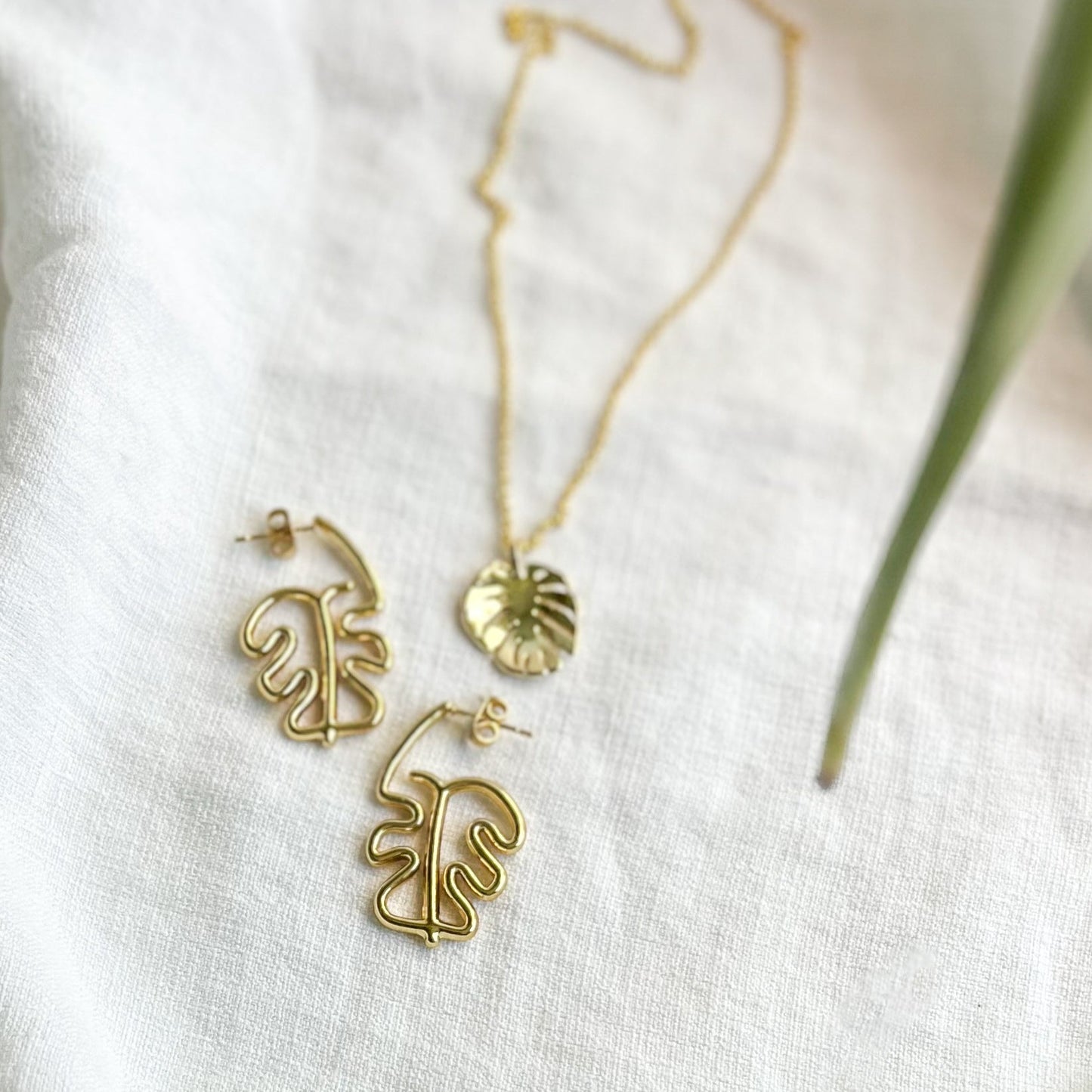Monstera Necklace