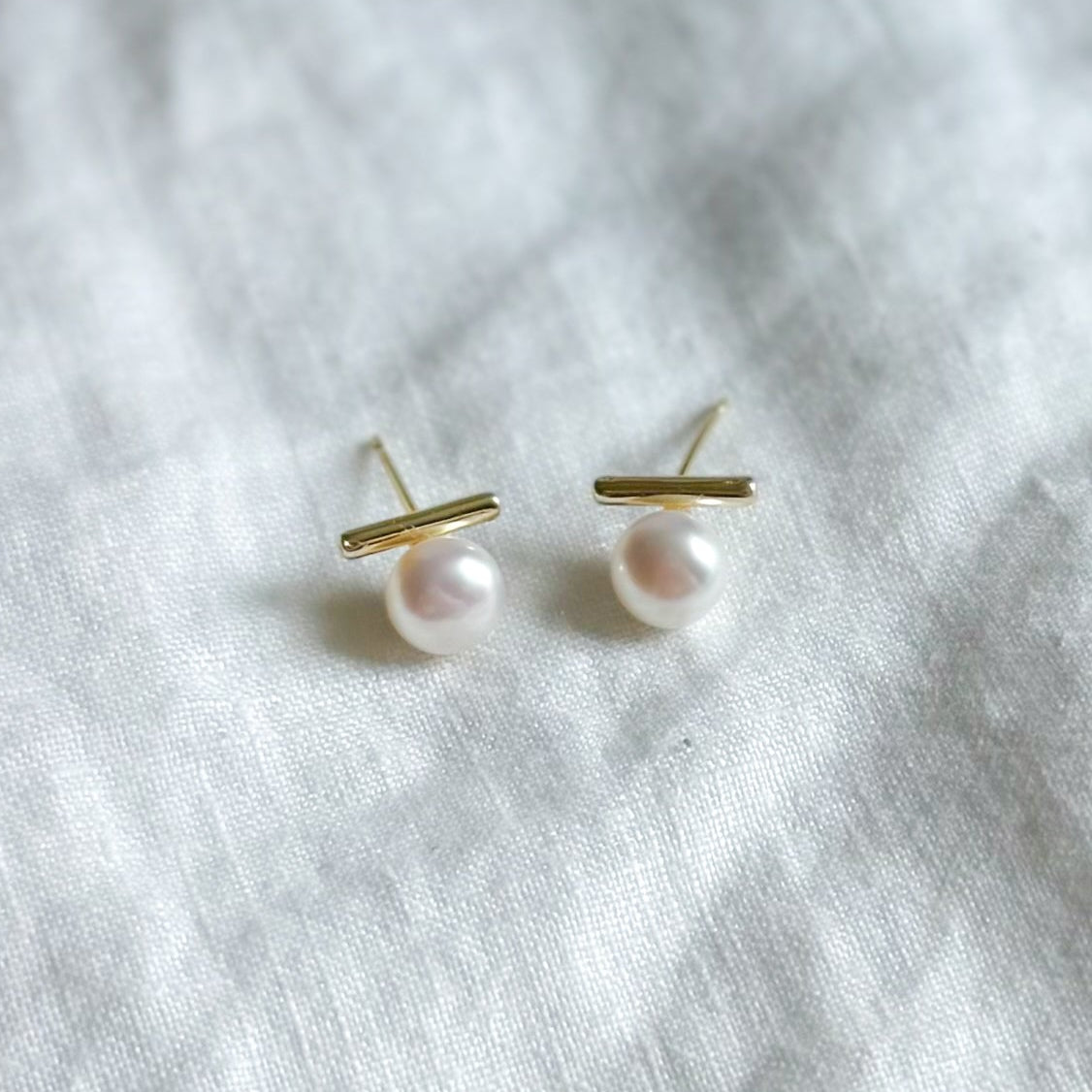 Pearl Bar Studs